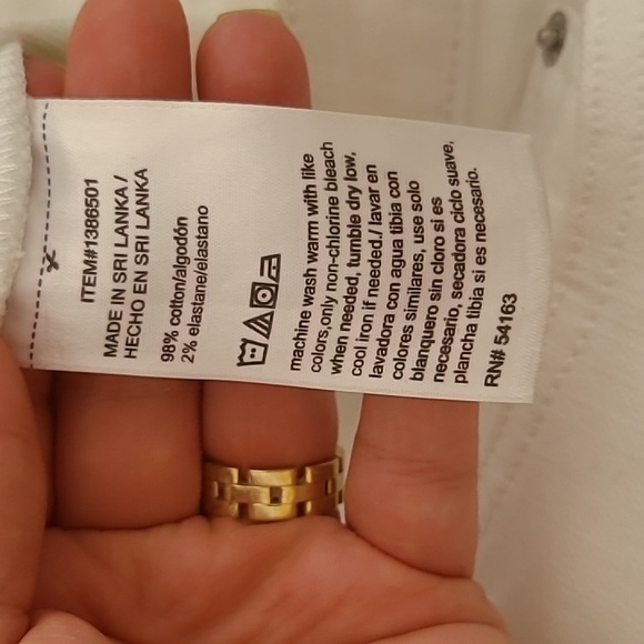 DKNY white short - Picture 7 of 9